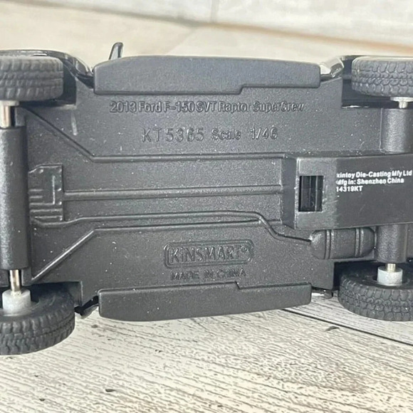 Kinsmart Ford F150 SVT 2013 Raptor Supercrew 1:46 Scale KT-5365 Missing Hatch - Picture 9 of 9